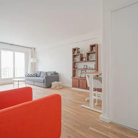 Spacious 1br In 10th District