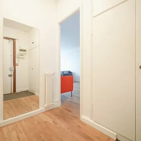Spacious 1br In 10th District דירה