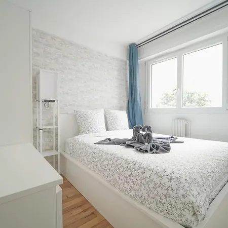 דירה Spacious 1br In 10th District *
