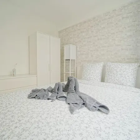 Spacious 1br In 10th District Apartment Paris