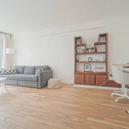 Apartment Spacious 1br In 10th District *